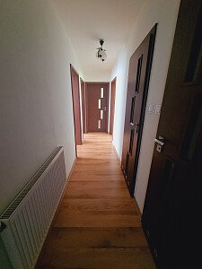 korytarz apartament na piętrze