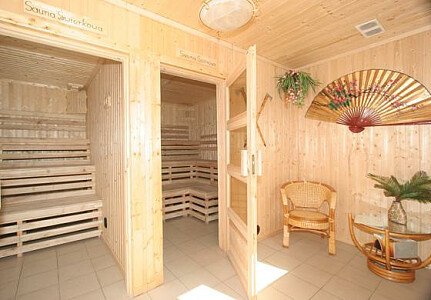 Wnętrze sauny - 2 kabiny ( sosnowa i świerkowa)