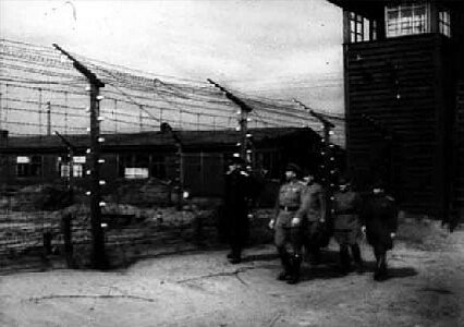 Prace komisji radzieckiej na terenie byłego obozu. Maj 1945.