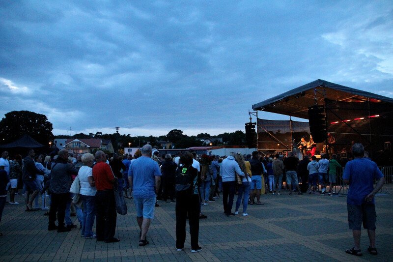 Wszyscy święci balują w ... Krynicy Morskiej :) Koncert zespołu Budka Band