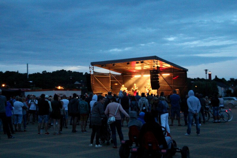 Wszyscy święci balują w ... Krynicy Morskiej :) Koncert zespołu Budka Band