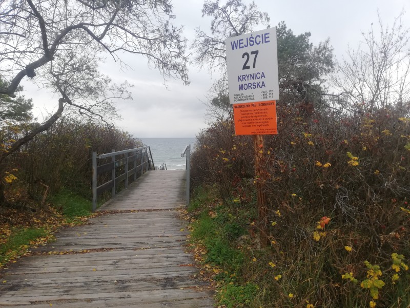 Galeria handlowa pęka w szwach w black friday więc zapraszamy na Mierzeję Wiślaną gdzie na plaży ludzi garstka