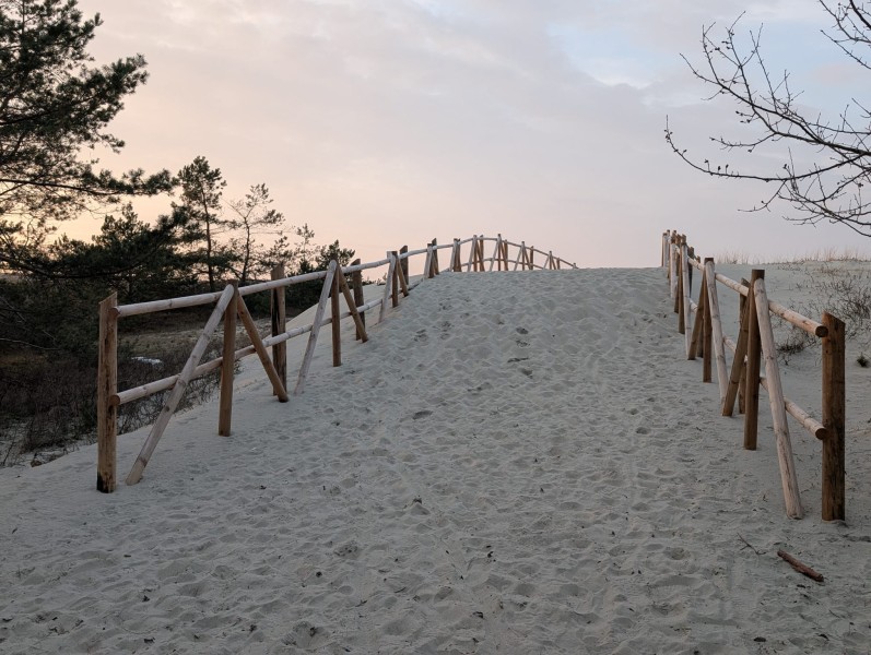 Cisza, pusta plaża i przepiękna natura. Zobacz jak pięknie w marcu na plaży.